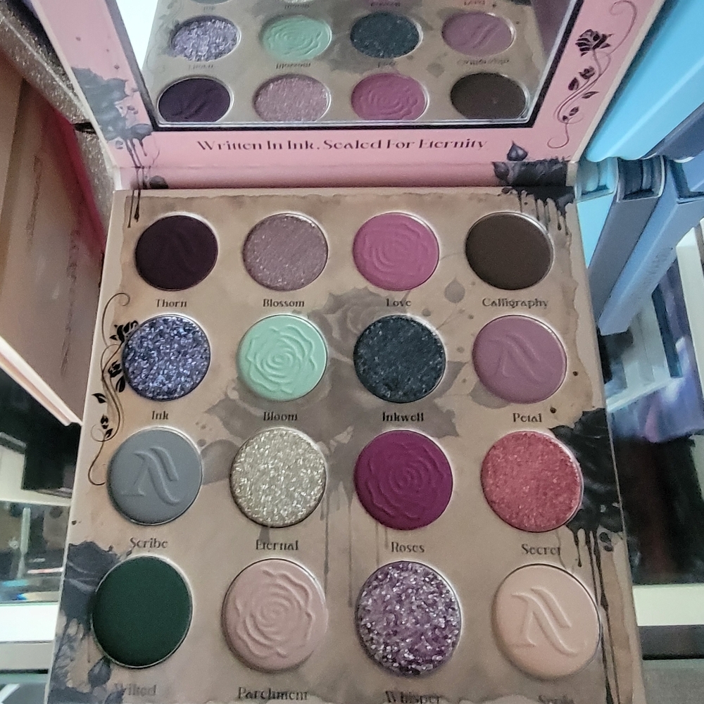 Ink And Roses Palette Arttitude Cosmetics Fully Magnetic